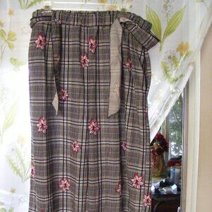 Ladies PLus Size 2X Gray Striped Pink Floral Comfort Pants Capri by White Mark